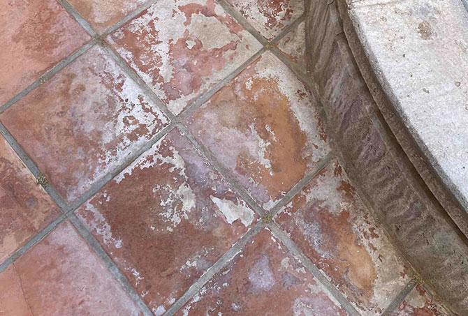 There are mineral deposits from water overspray on the tiles around the base of fountain.